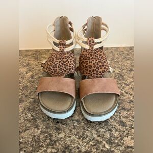 Corkys Womens Espadrille Wedge Sandal Heel Zipper Ankle Strap Leopard Print Sz 8